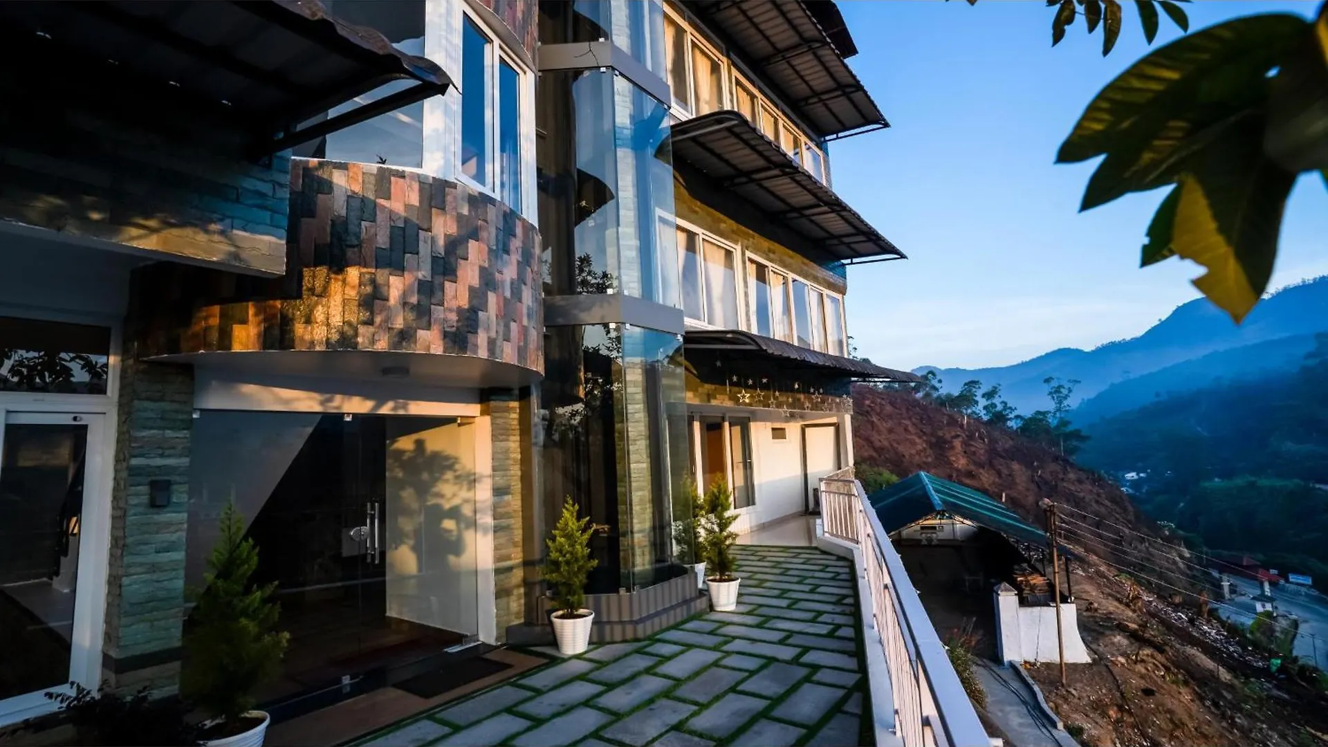 *** Hotel Carmel Top Munnar India